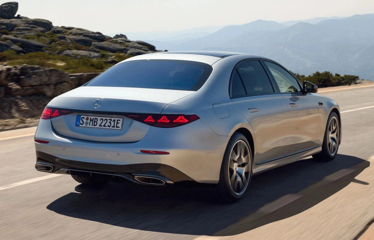 Mercedes Benz plans to introduce the S Class PHEV with its upcoming facelift.